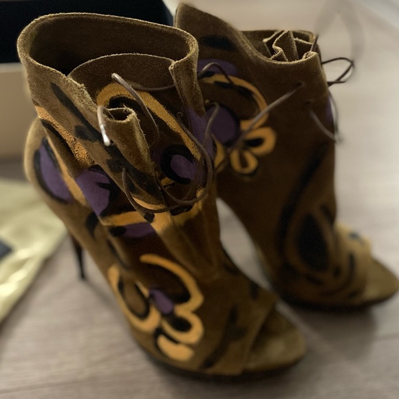 Burberry Hand Painted Suede Ankle Boots Peep Toe - Picture 2 of 8
